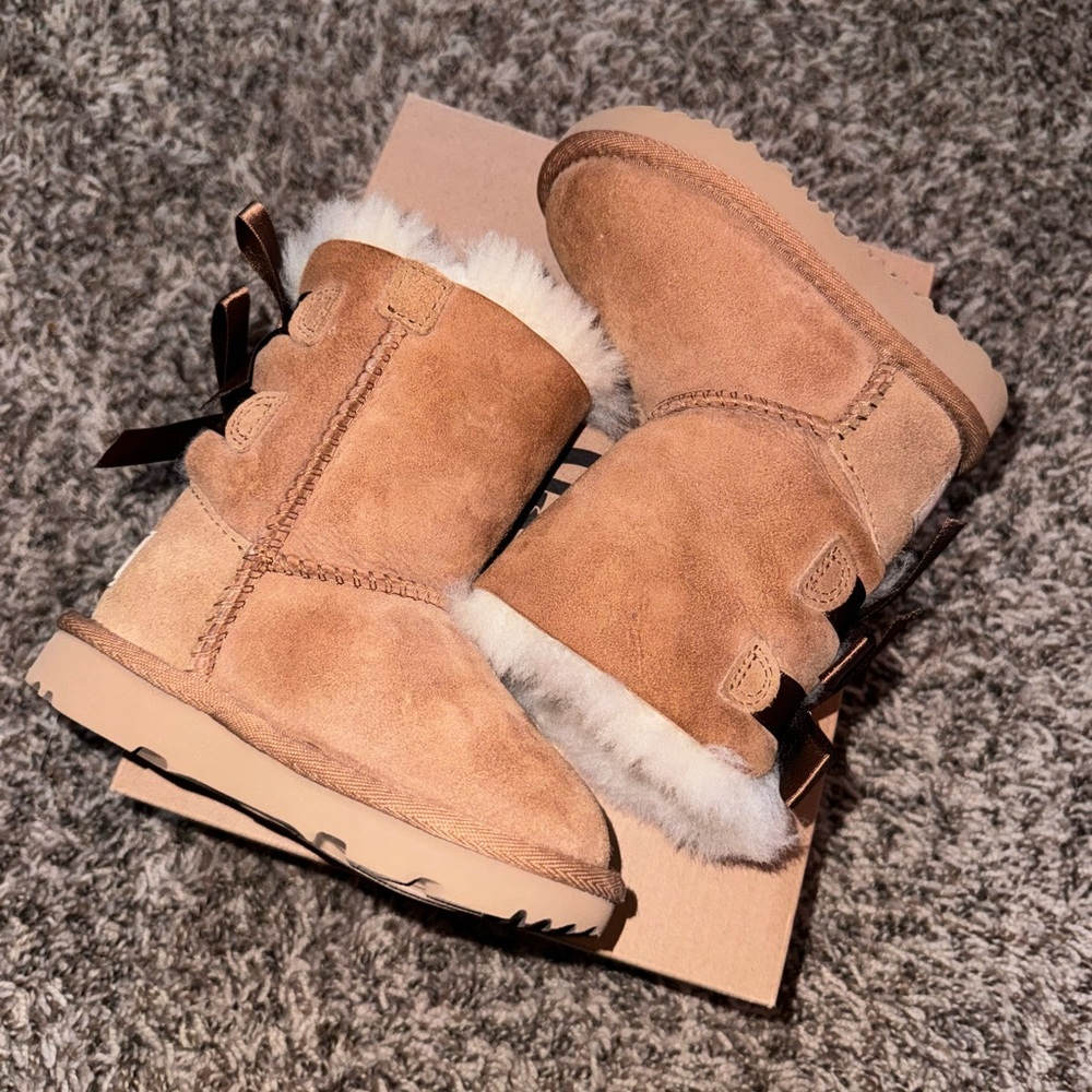 Baby Bailey bow Uggs